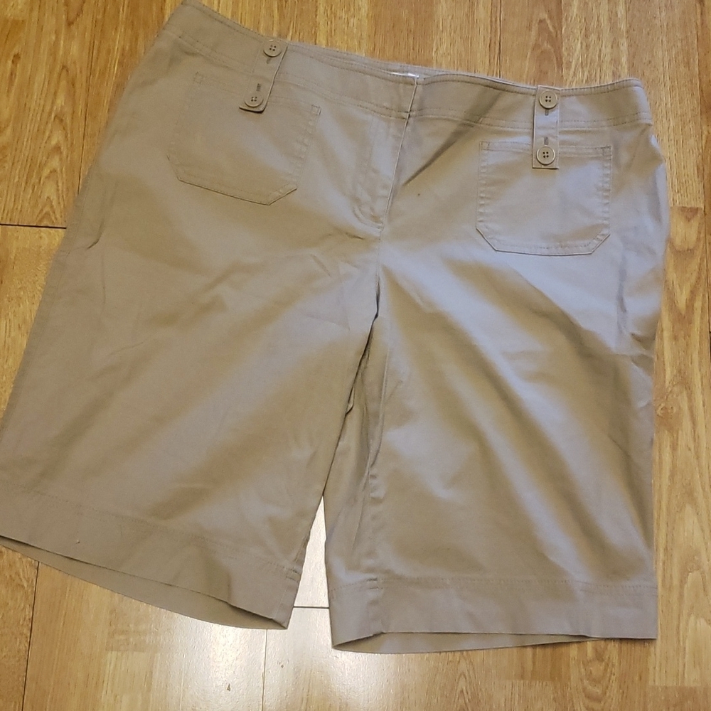 LOFT  Sz 14 khaki Bermuda shorts